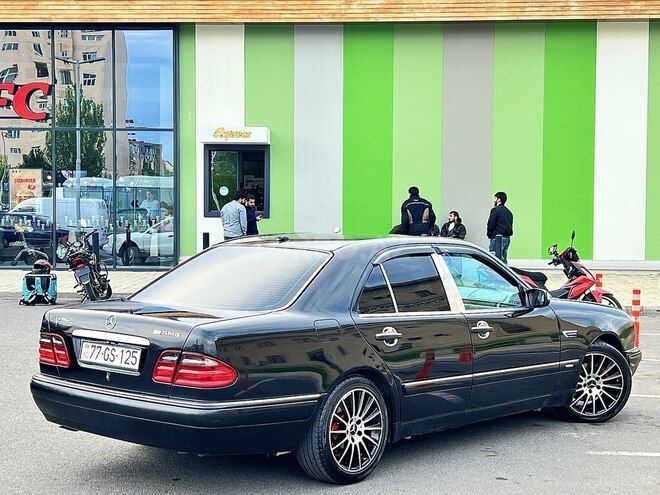 Mercedes E 240 1999, 294,000 km - 2.4 л - Bakı
