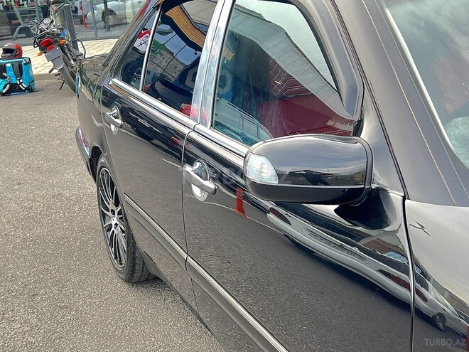 Mercedes E 240 1999, 294,000 km - 2.4 л - Bakı