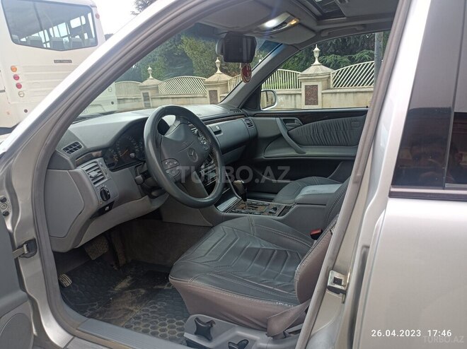 Mercedes E 240 2000, 247,409 km - 2.6 л - Quba