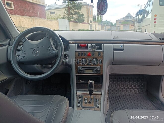 Mercedes E 240 2000, 247,409 km - 2.6 л - Quba