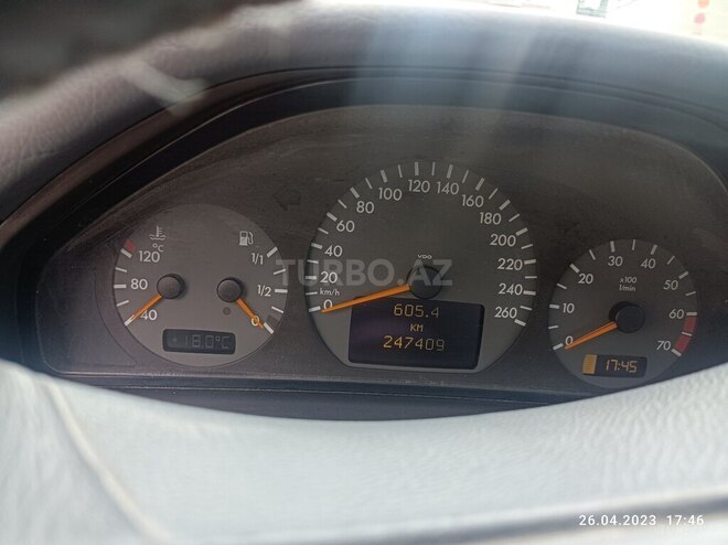 Mercedes E 240 2000, 247,409 km - 2.6 л - Quba