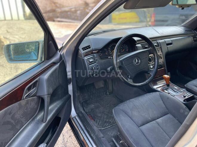 Mercedes E 280 1996, 374,698 km - 2.8 l - Bakı