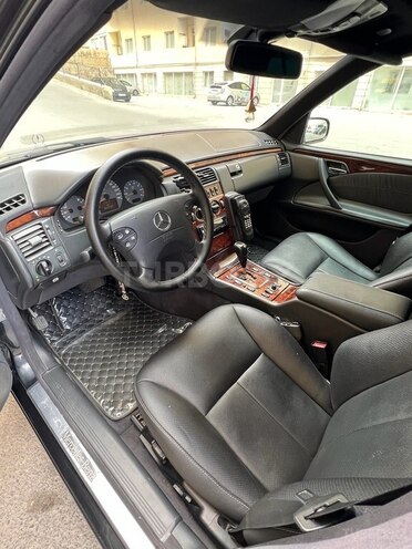 Mercedes E 280 2000, 393,000 km - 2.8 l - Bakı