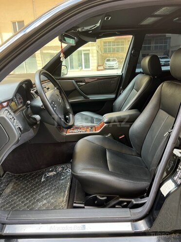 Mercedes E 280 2000, 393,000 km - 2.8 l - Bakı