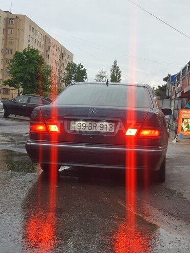 Mercedes E 220 2000, 399,000 km - 2.2 l - Bakı