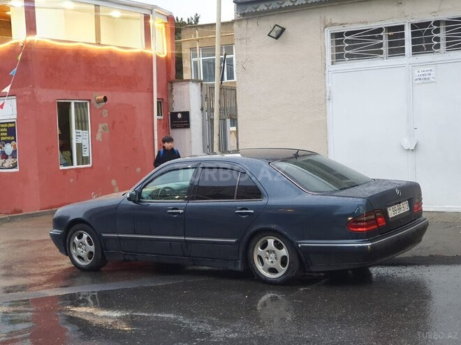 Mercedes E 220 2000, 399,000 km - 2.2 l - Bakı