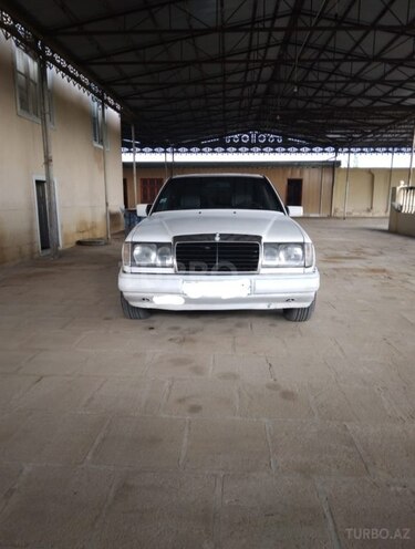 Mercedes E 220 1994, 351,234 km - 2.2 л - Salyan
