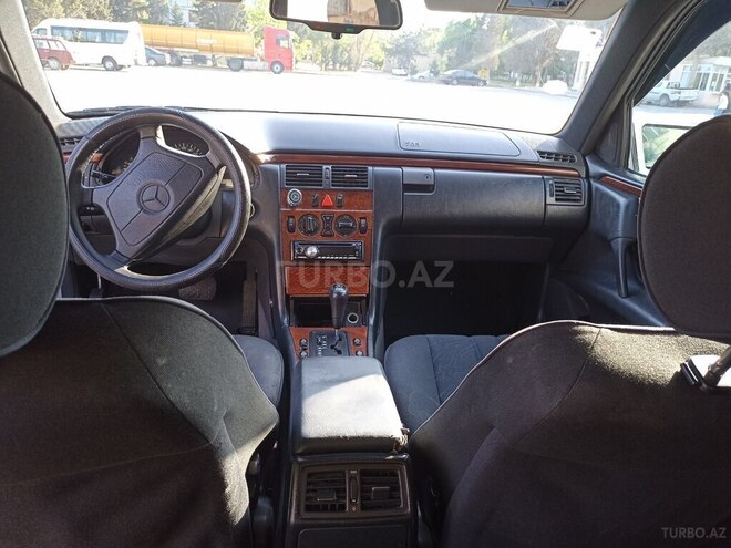 Mercedes E 230 1996, 396,000 km - 2.3 l - Sumqayıt