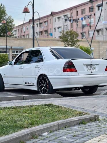 Mercedes C 240 2000, 240,000 km - 2.4 л - Yevlax
