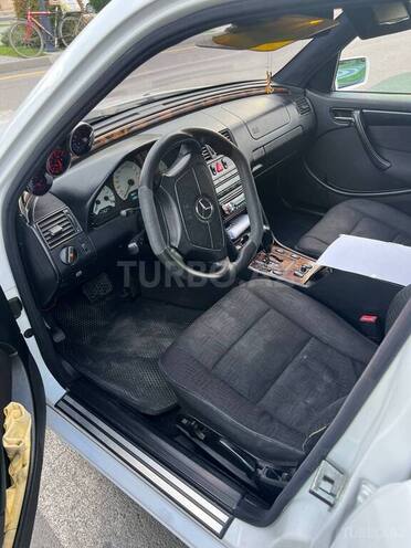 Mercedes C 240 2000, 240,000 km - 2.4 л - Yevlax