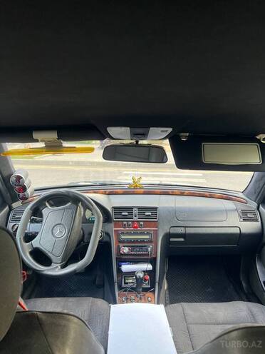 Mercedes C 240 2000, 240,000 km - 2.4 л - Yevlax