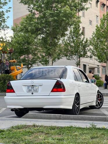 Mercedes C 240 2000, 240,000 km - 2.4 л - Yevlax