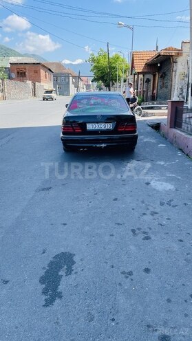 Mercedes E 240 1996, 500,000 km - 2.8 l - Yevlax