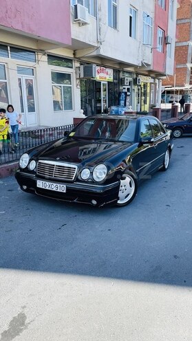 Mercedes E 240 1996, 500,000 km - 2.8 l - Yevlax