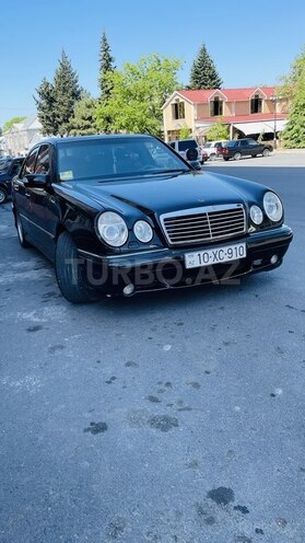Mercedes E 240 1996, 500,000 km - 2.8 l - Yevlax