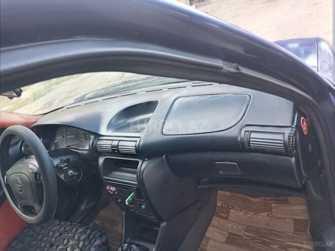 Opel Astra 1998, 231,200 km - 1.6 l - Salyan