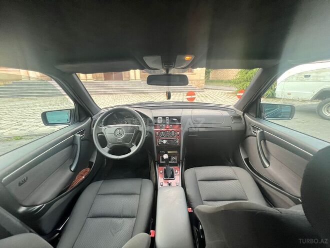 Mercedes C 220 2000, 450,000 km - 2.2 л - Zaqatala