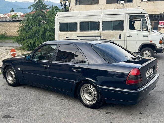 Mercedes C 220 2000, 450,000 km - 2.2 л - Zaqatala