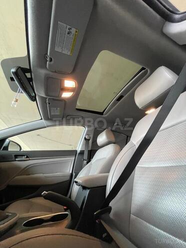 Hyundai Elantra 2017, 25,750 km - 2.0 l - Bakı