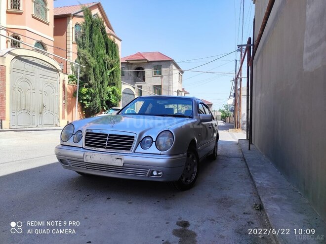 Mercedes E 220 1997, 280,000 km - 2.2 л - Bakı