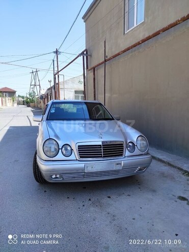 Mercedes E 220 1997, 280,000 km - 2.2 л - Bakı