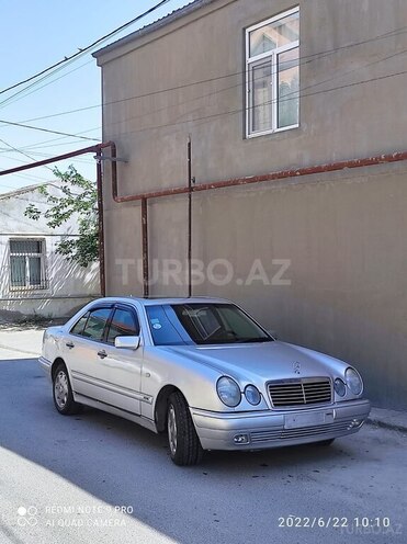 Mercedes E 220 1997, 280,000 km - 2.2 л - Bakı