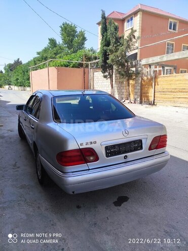 Mercedes E 220 1997, 280,000 km - 2.2 л - Bakı