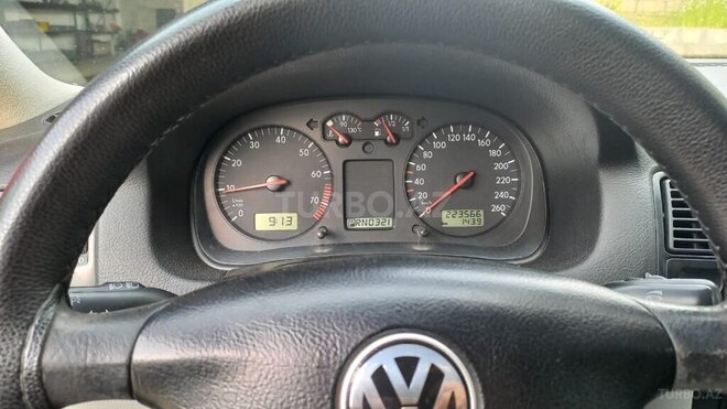 Volkswagen Golf 2001, 225,800 km - 1.6 l - Yevlax