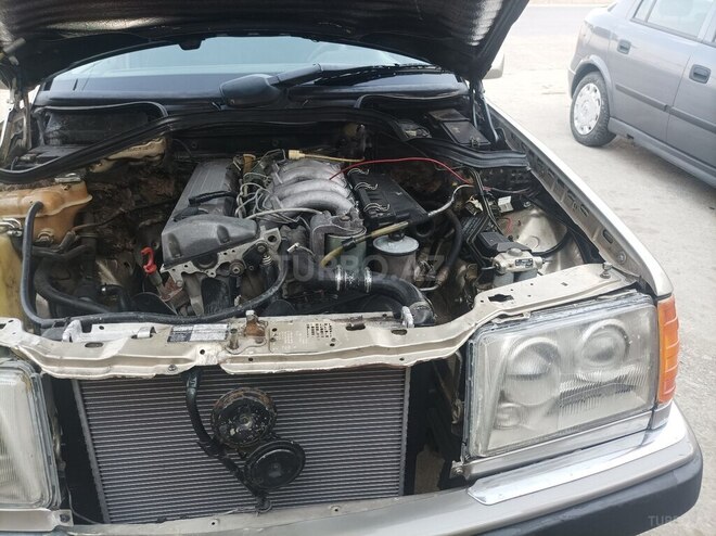 Mercedes E 250 1990, 468,646 km - 2.5 л - Bakı