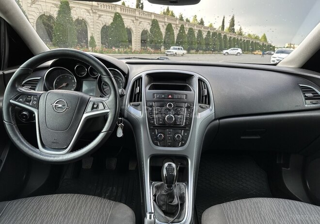 Opel Astra 2012, 117,000 km - 1.4 l - Gəncə
