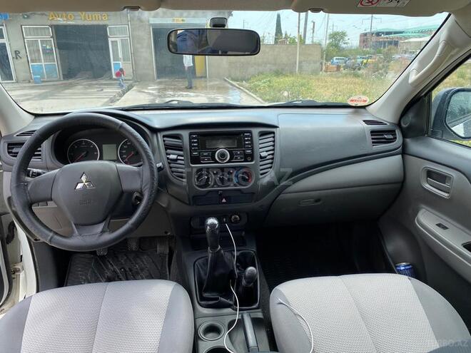 Mitsubishi L200 2016, 412,700 km - 2.5 l - Bakı