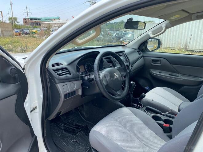Mitsubishi L200 2016, 412,700 km - 2.5 l - Bakı