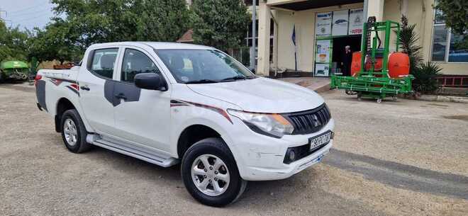 Mitsubishi L200 2016, 412,700 km - 2.5 l - Bakı