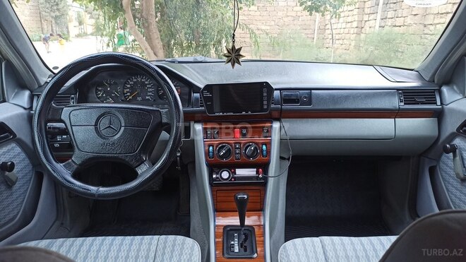 Mercedes E 220 1993, 540,000 km - 2.2 l - Bakı