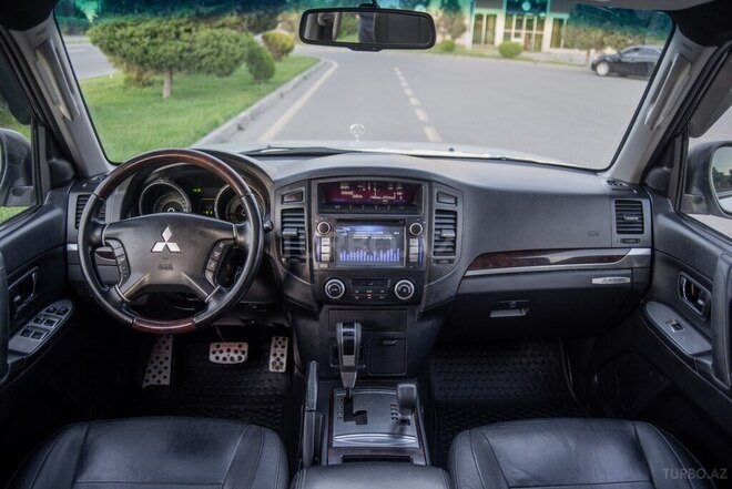 Mitsubishi Pajero 2009, 157,000 km - 3.5 l - Bakı