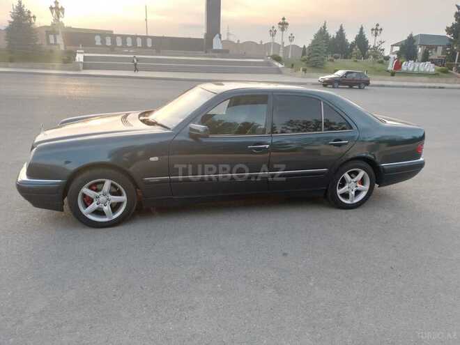 Mercedes E 240 1998, 210,000 km - 2.4 l - Göygöl