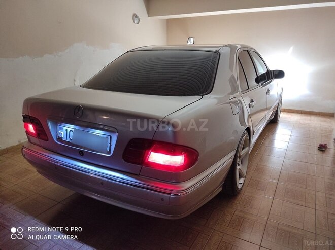 Mercedes E 220 2001, 276,000 km - 2.2 л - Bakı