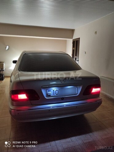 Mercedes E 220 2001, 276,000 km - 2.2 л - Bakı