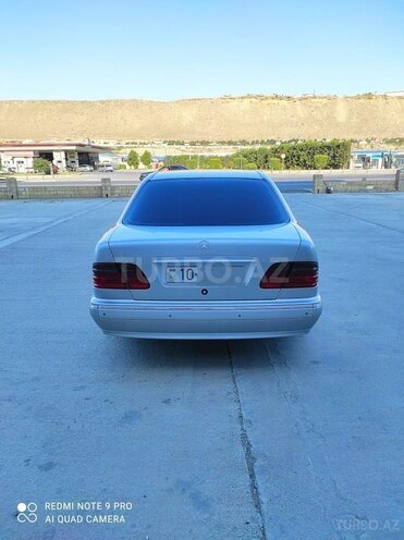 Mercedes E 220 2001, 276,000 km - 2.2 л - Bakı