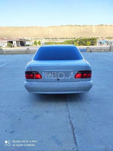 Mercedes E 220 2001, 276,000 km - 2.2 л - Bakı