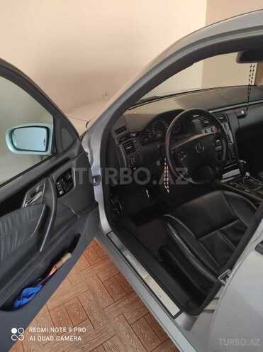 Mercedes E 220 2001, 276,000 km - 2.2 л - Bakı