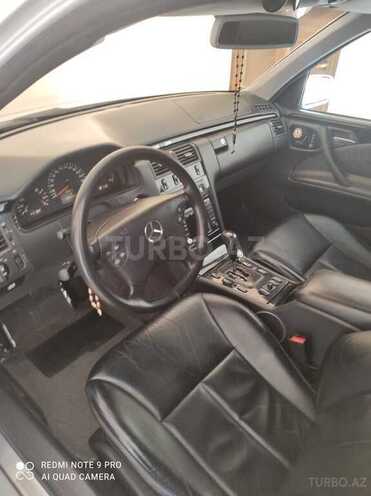 Mercedes E 220 2001, 276,000 km - 2.2 л - Bakı