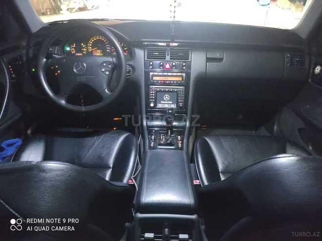 Mercedes E 220 2001, 276,000 km - 2.2 л - Bakı