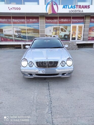 Mercedes E 220 2001, 276,000 km - 2.2 л - Bakı