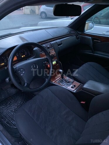 Mercedes E 240 1998, 295,000 km - 2.4 l - Bakı