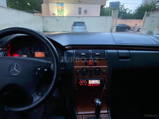 Mercedes E 240 1998, 295,000 km - 2.4 l - Bakı