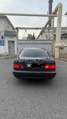 Mercedes E 240 2000, 243,500 km - 2.4 l - Bakı