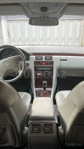 Mercedes E 240 2000, 243,500 km - 2.4 l - Bakı