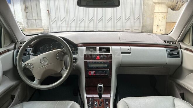 Mercedes E 240 2000, 243,500 km - 2.4 l - Bakı