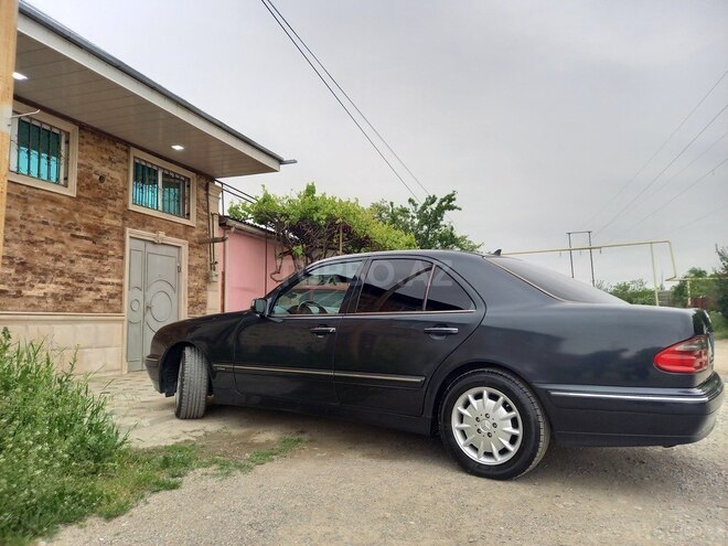 Mercedes E 240 2000, 230,000 km - 2.6 l - Quba